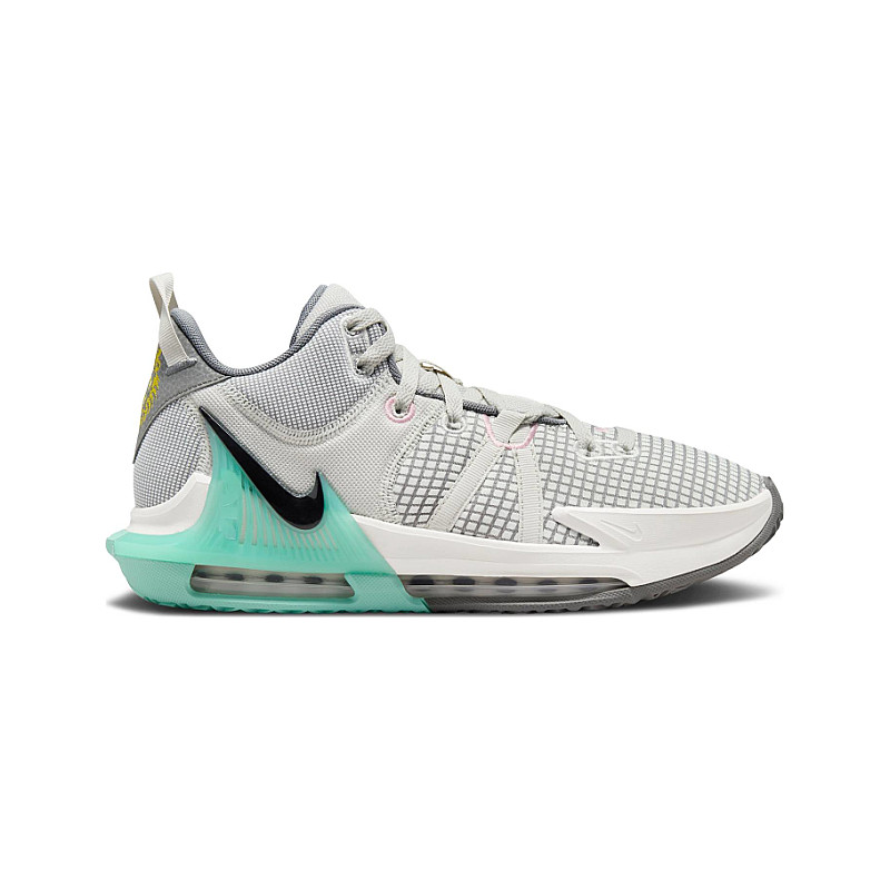 lebron sneakers size 7