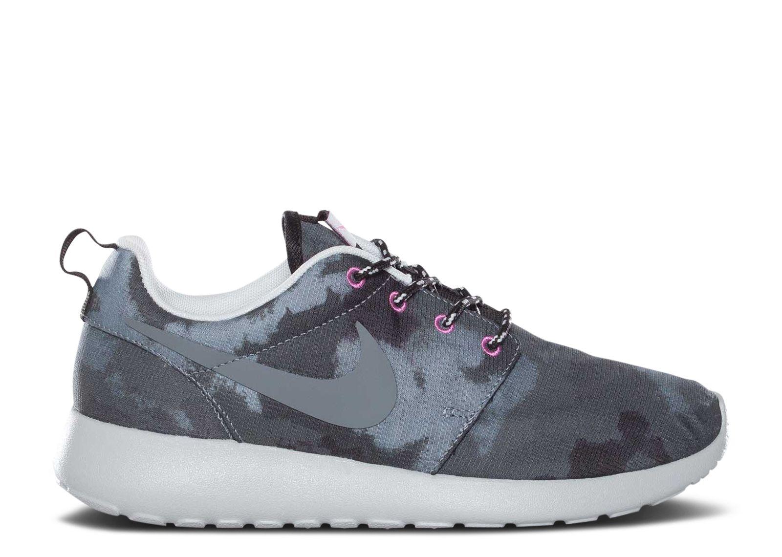 roshe run black print