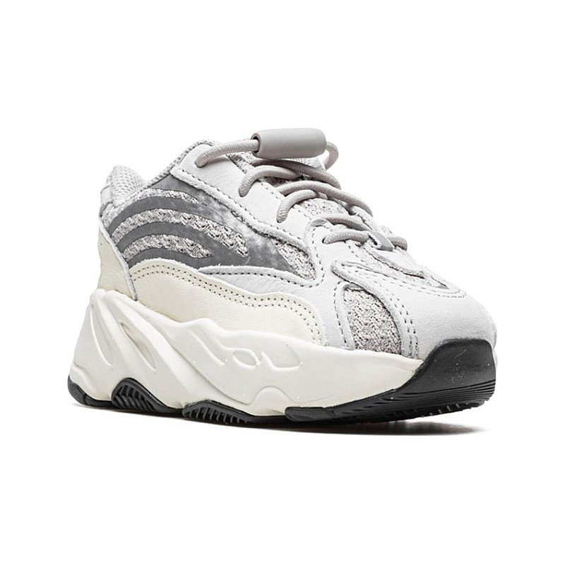 Offers Yeezy 700 static