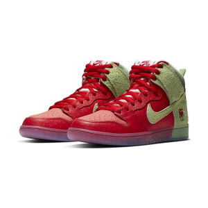 Nike SB Dunk Strawberry Cough 1