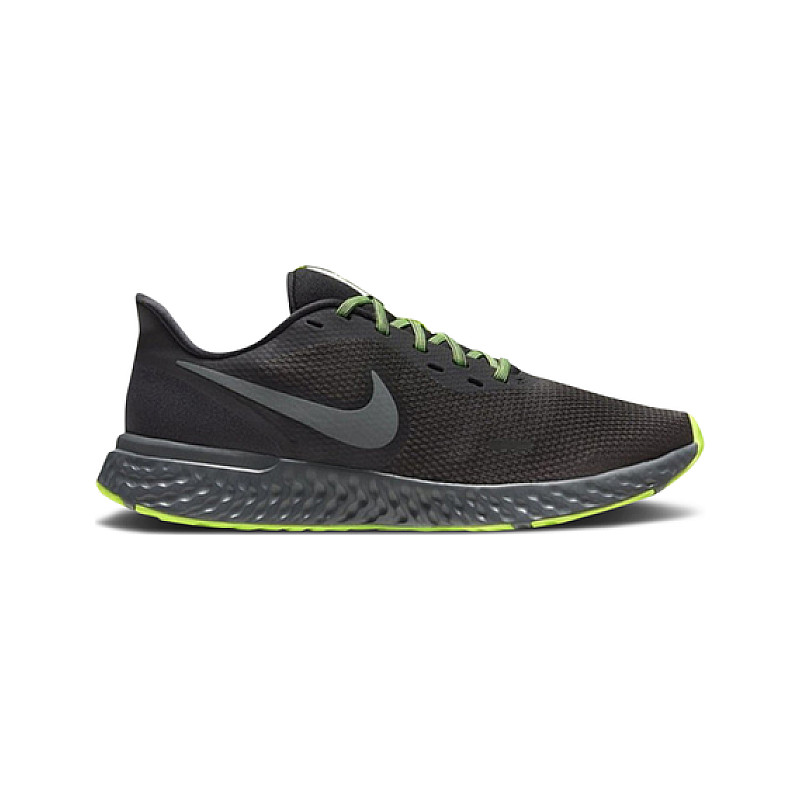 nike revolution 5 volt