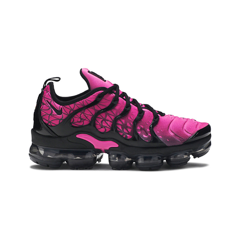 pink vapormax plus outfit